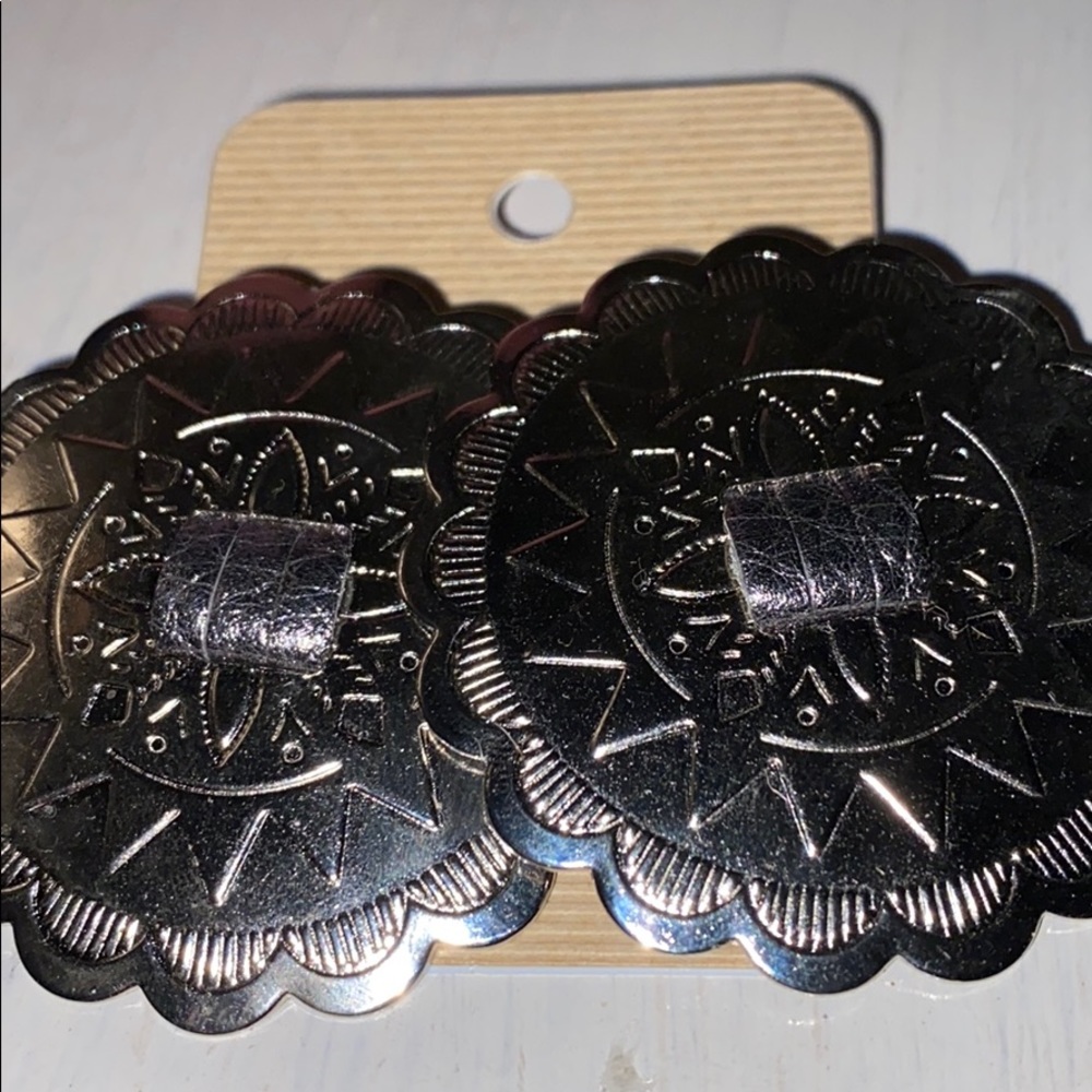 Large Concho studs - Picture 2 of 3